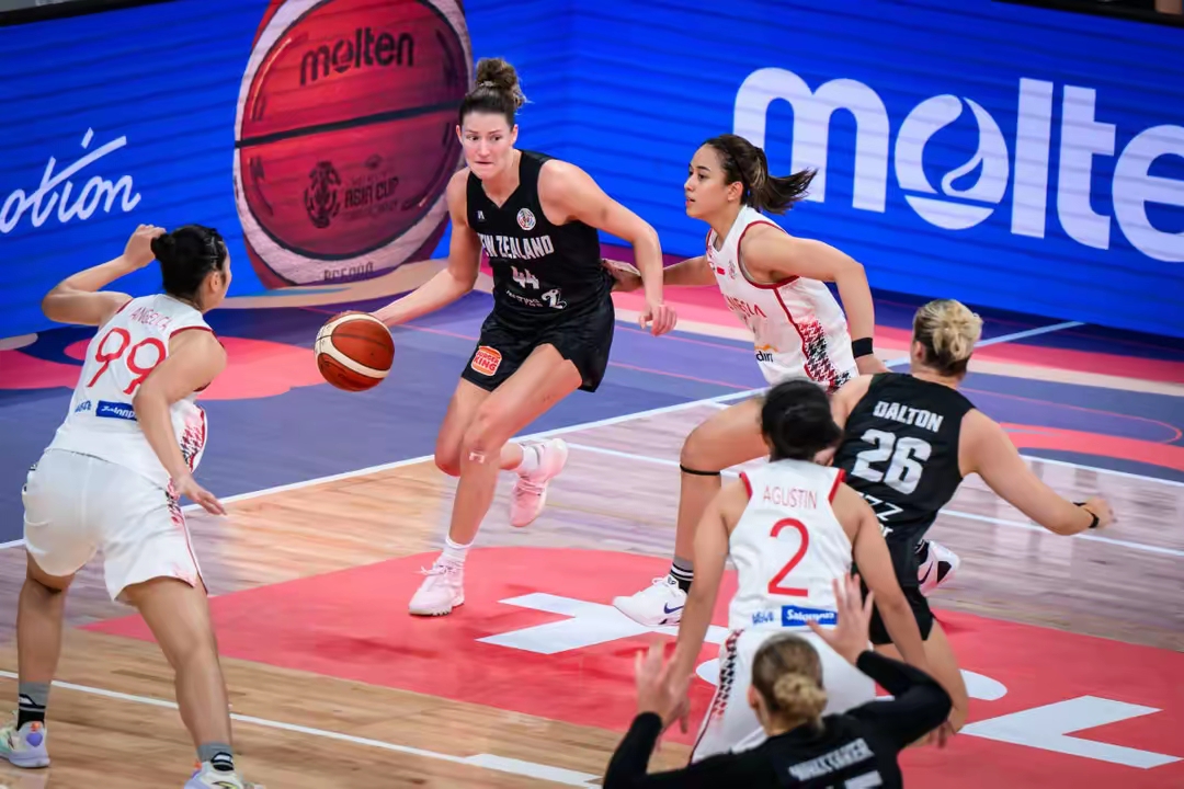 关于瓦伦西亚发布备战花絮，清晨门线救险，CBA季后赛任务艰巨，赛程密集仍需轮换的信息