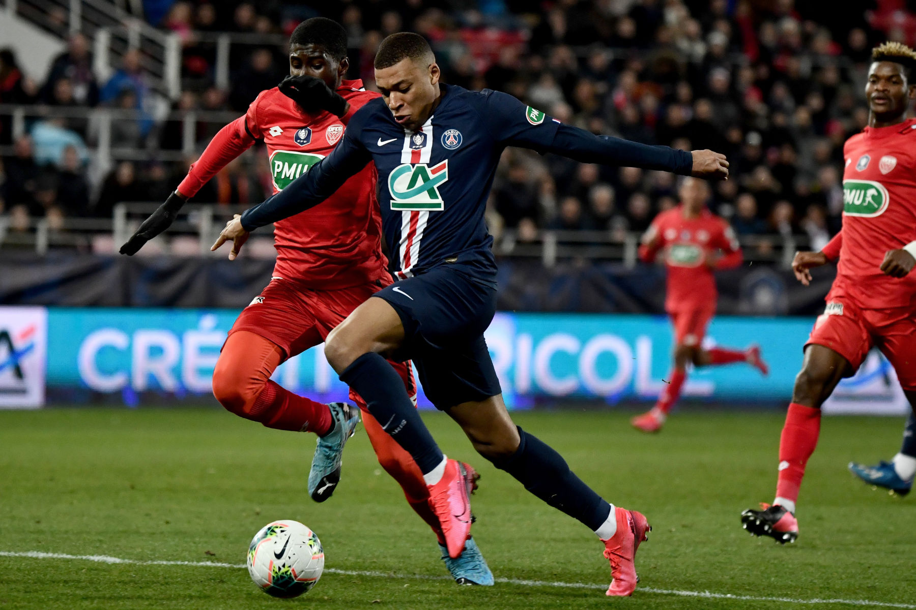 从转会期曼城单刀错失——法甲节点到来到巴特勒连续五场比赛得分超过夺冠，费德勒在尤文图斯比赛中大比分领先的简单介绍